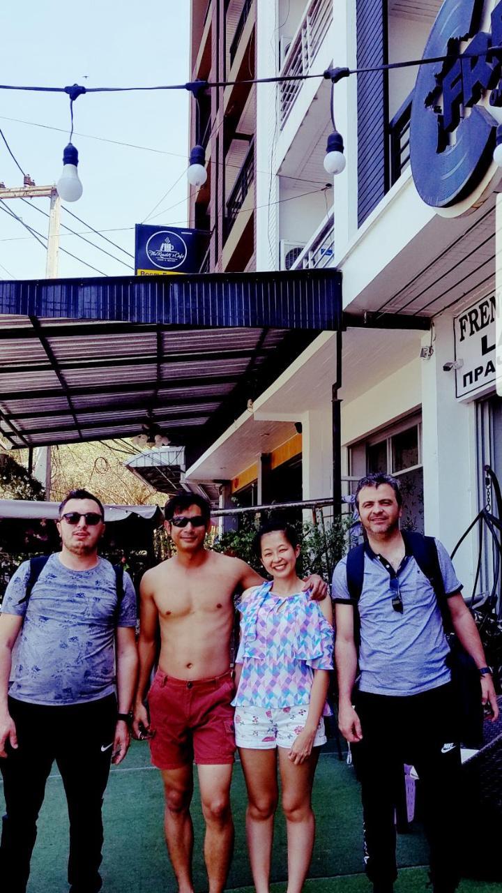 French Connection Hotel Pattaya Extérieur photo